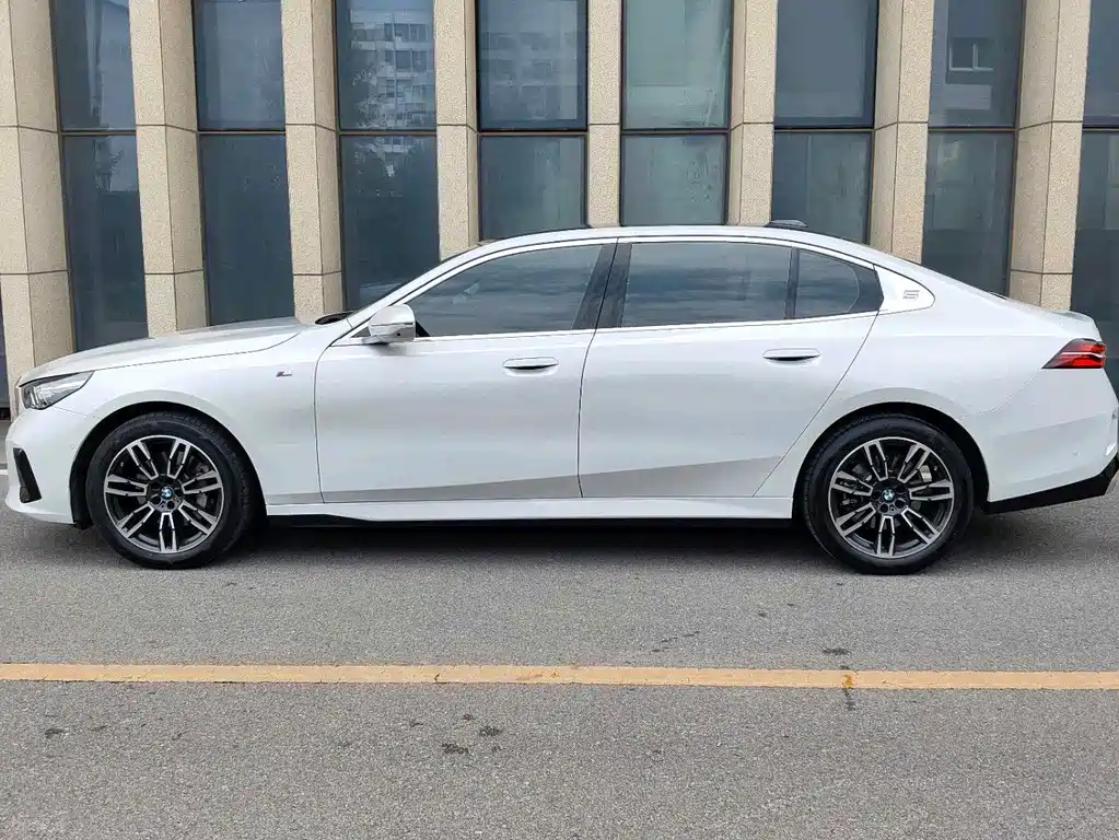BMW 5 Series — фото 5