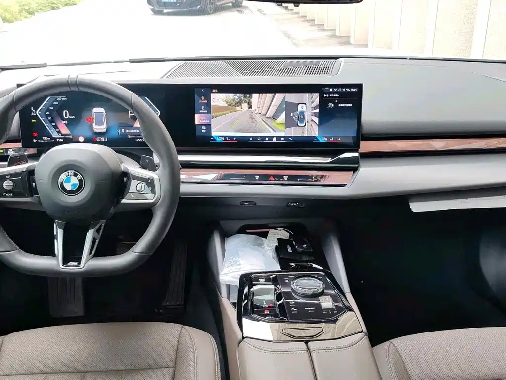 BMW 5 Series — фото 10