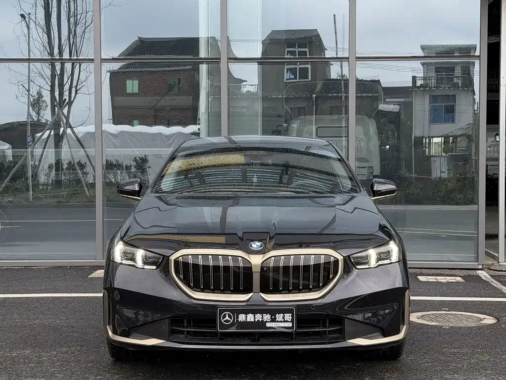 BMW 5 Series — фото 2