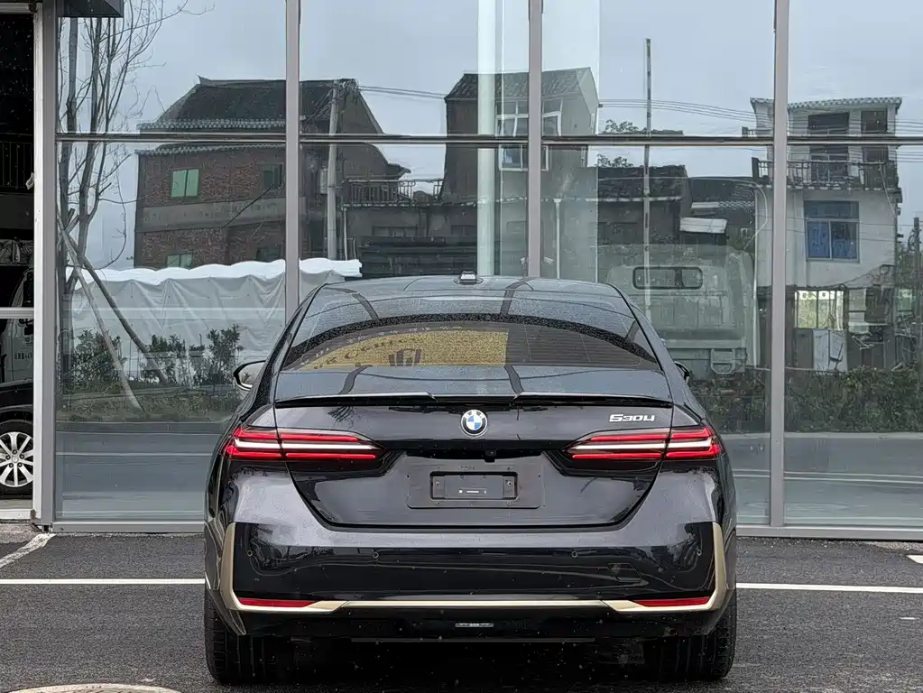 BMW 5 Series — фото 15