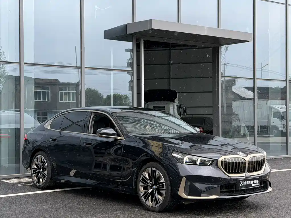 BMW 5 Series — фото 3