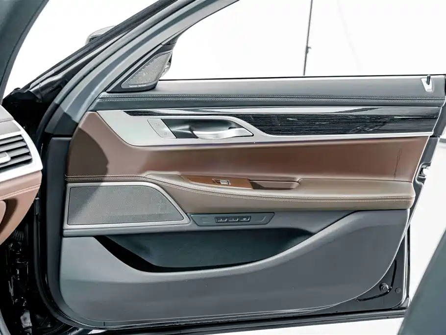 BMW 7 Series — фото 14