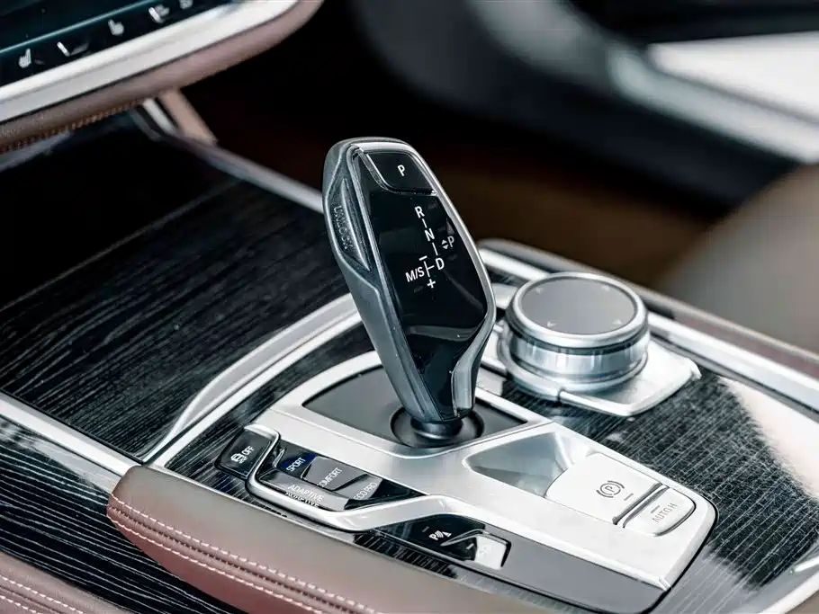 BMW 7 Series — фото 15