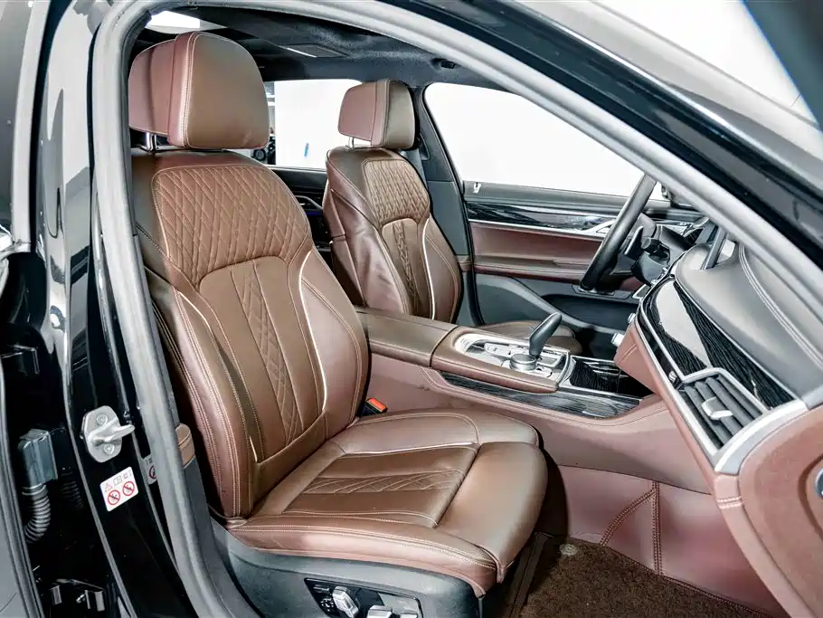 BMW 7 Series — фото 20