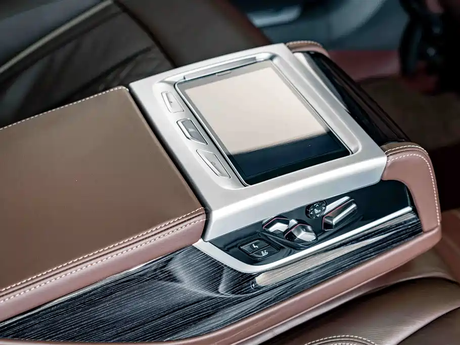 BMW 7 Series — фото 24