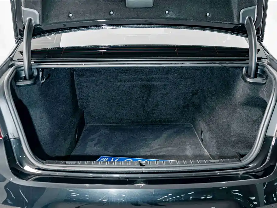 BMW 7 Series — фото 25