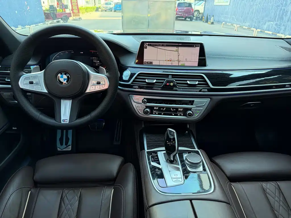 BMW 7 Series — фото 13