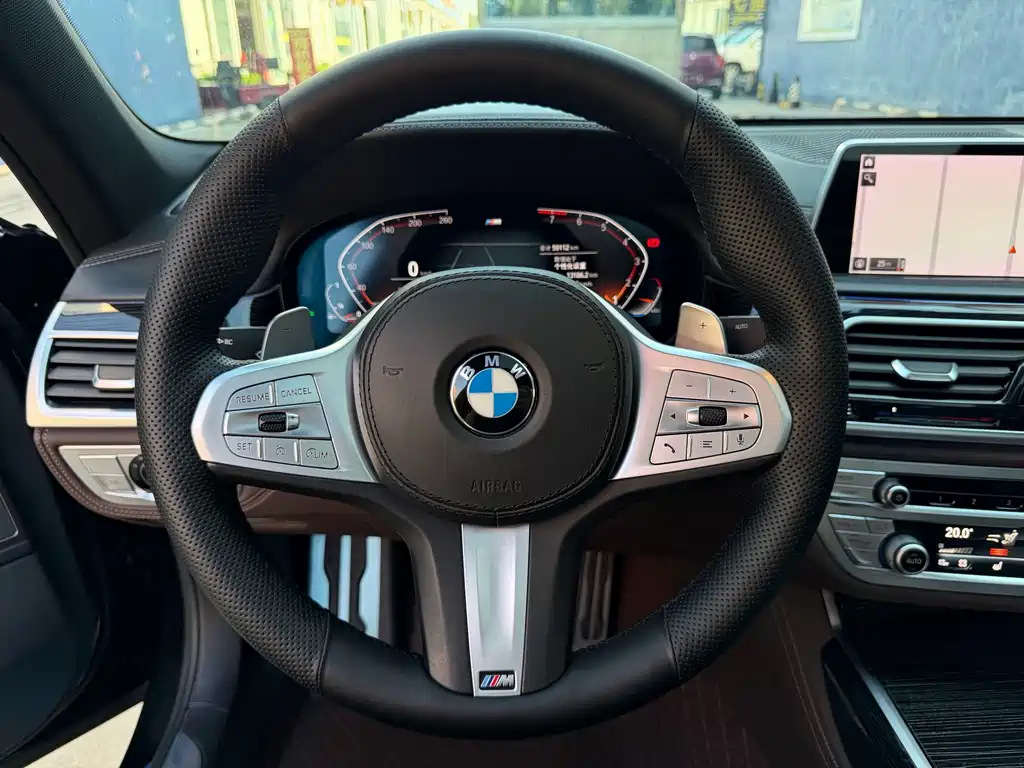 BMW 7 Series — фото 15