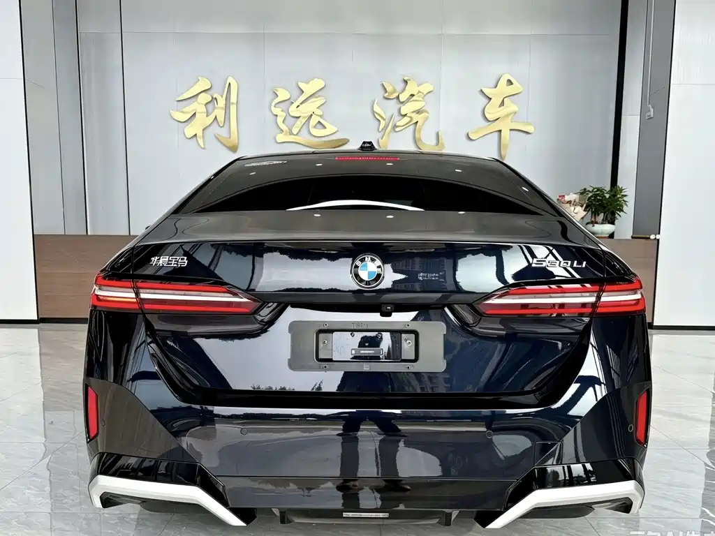 BMW 5 Series — фото 11