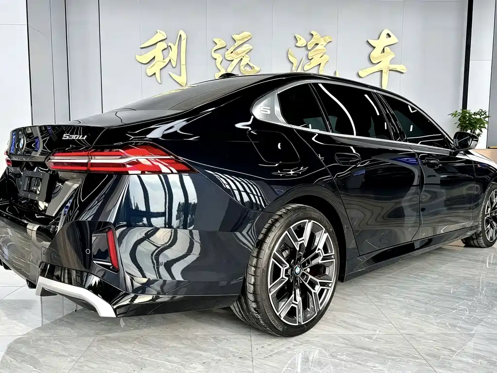 BMW 5 Series — фото 13