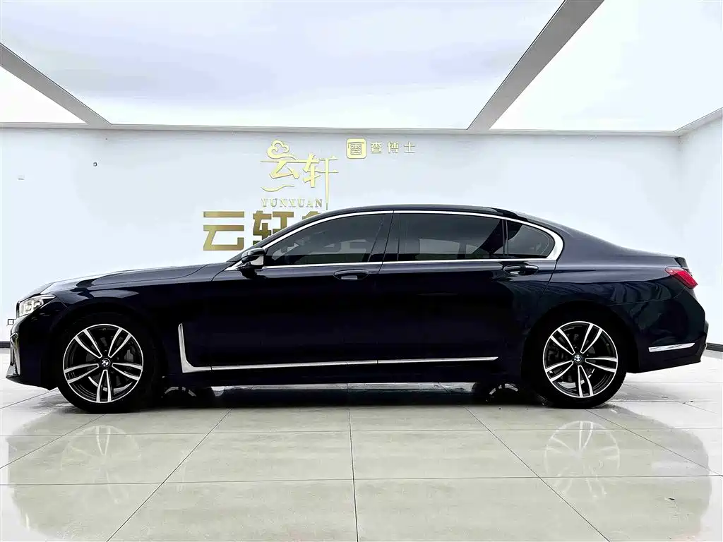 BMW 7 Series — фото 11