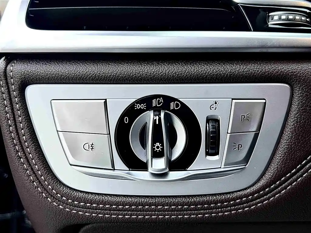BMW 7 Series — фото 15
