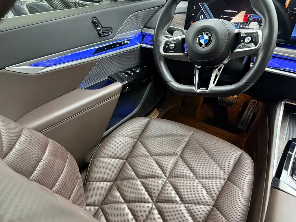 BMW 7 Series — фото 11