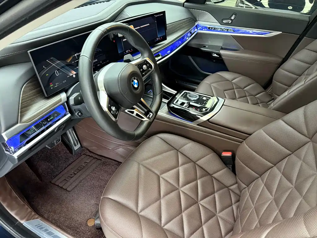 BMW 7 Series — фото 13