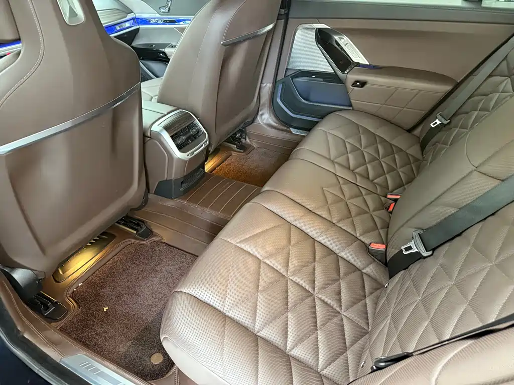 BMW 7 Series — фото 14