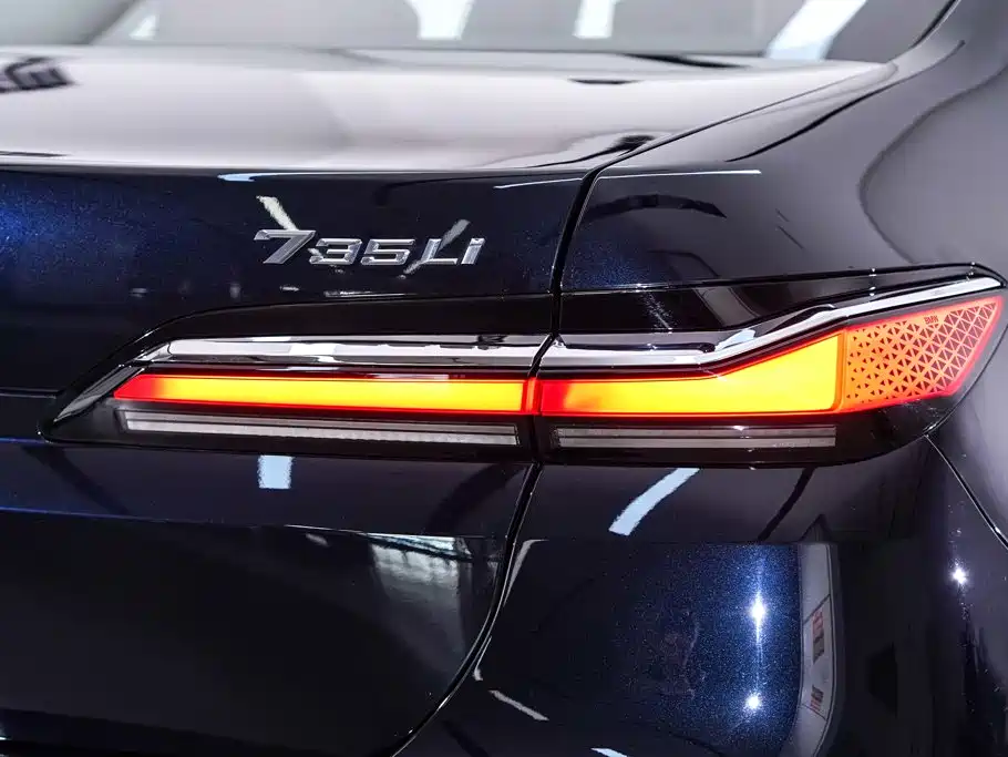 BMW 7 Series — фото 11