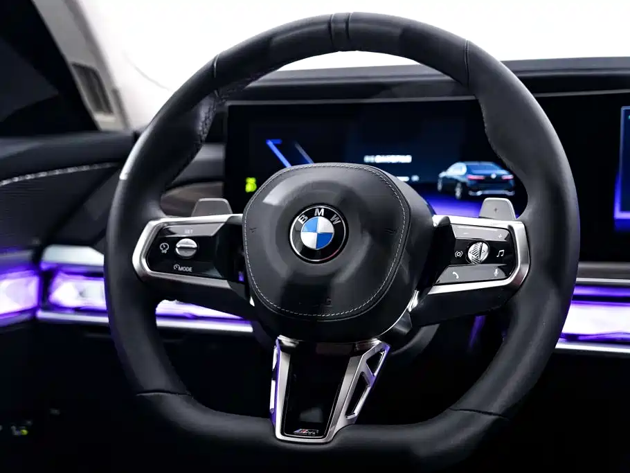 BMW 7 Series — фото 15