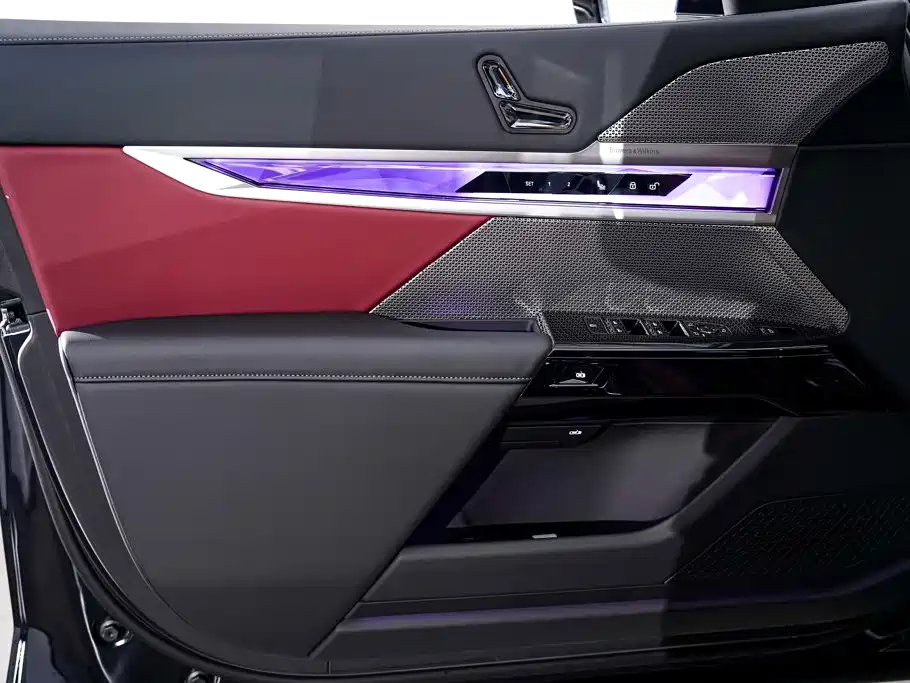 BMW 7 Series — фото 17
