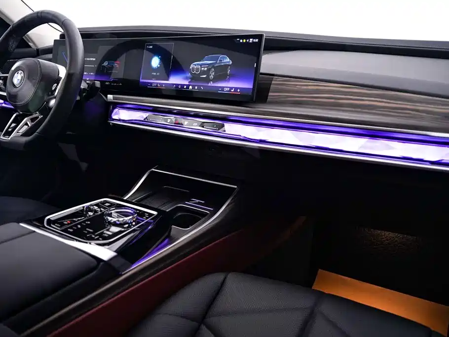 BMW 7 Series — фото 25