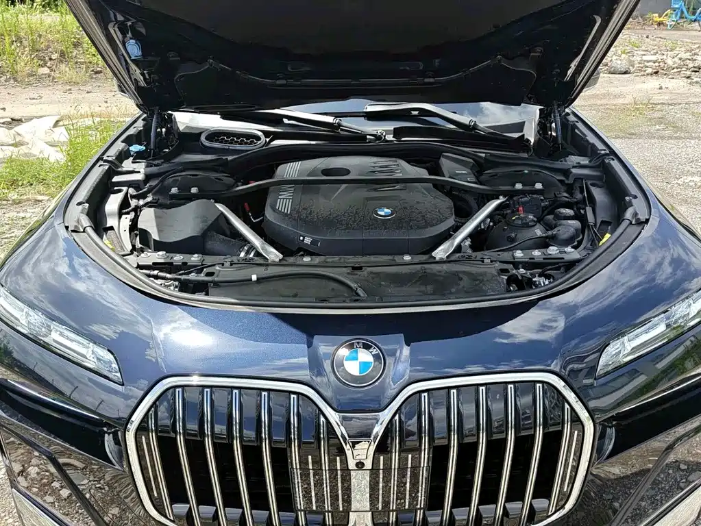 BMW 7 Series — фото 14
