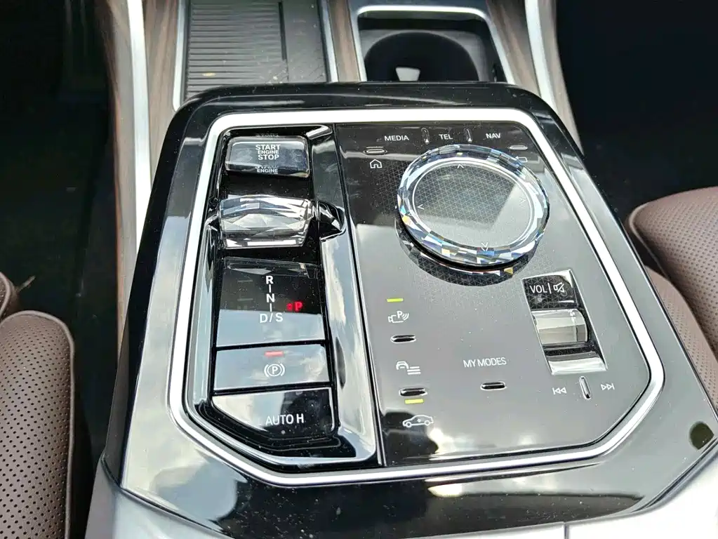BMW 7 Series — фото 10