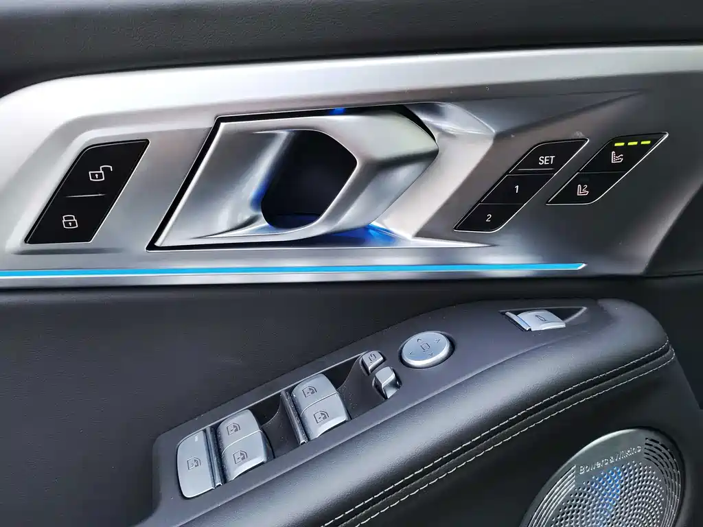 BMW XM — фото 26