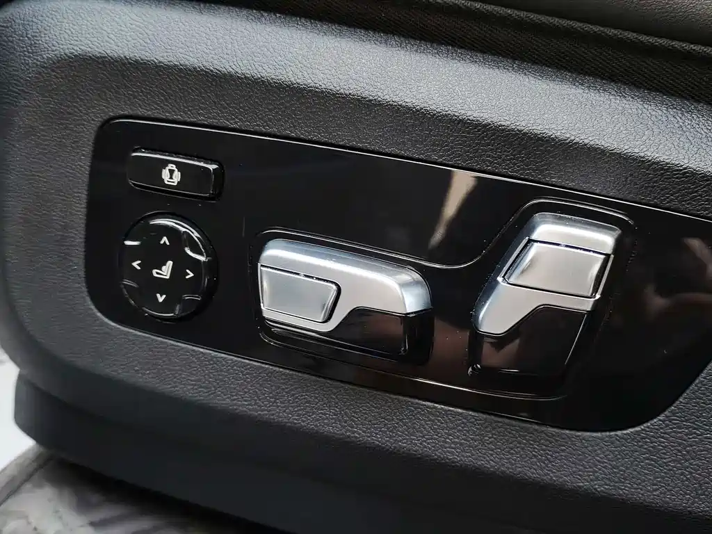 BMW XM — фото 29