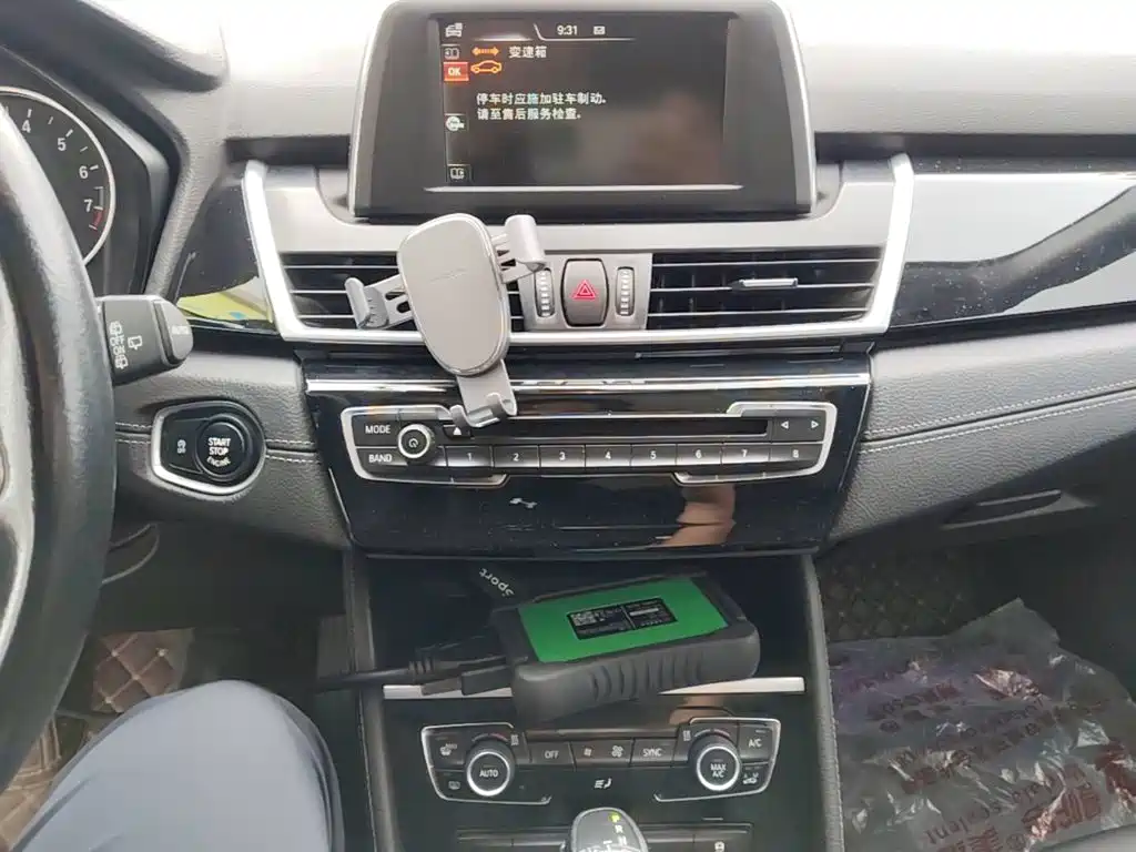BMW 2 Series Active Tourer — фото 13