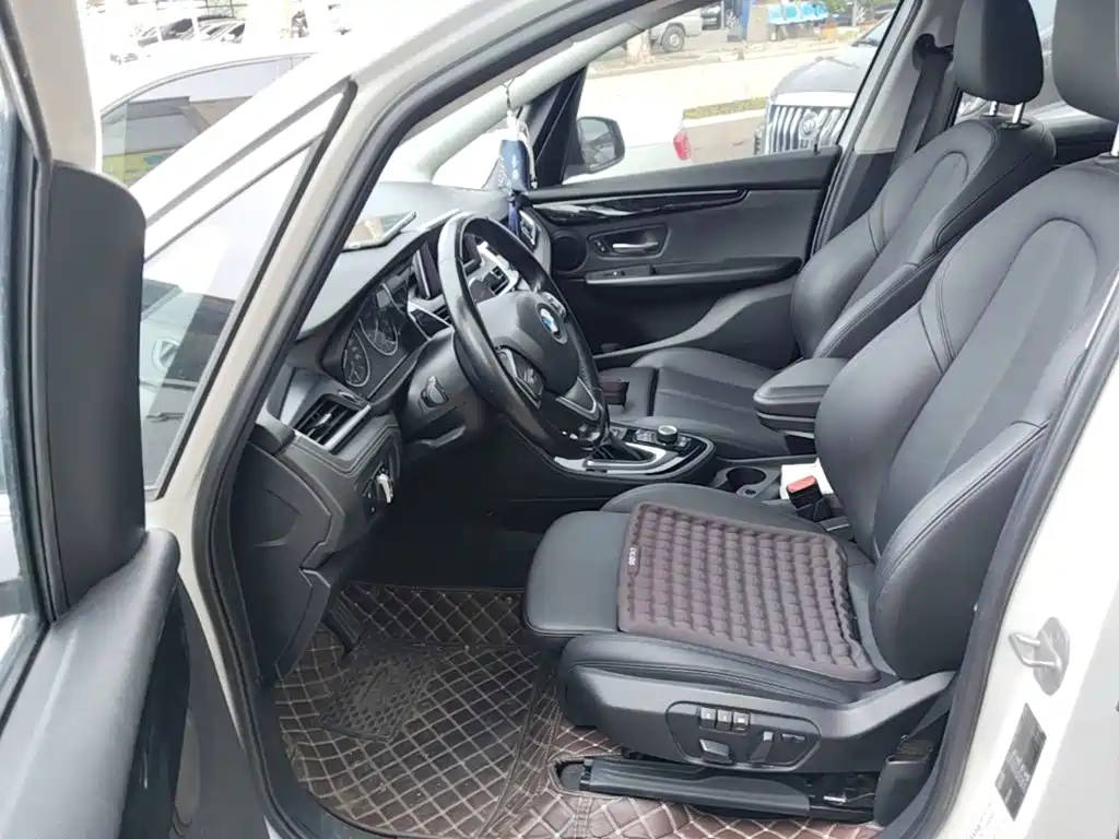 BMW 2 Series Active Tourer — фото 15