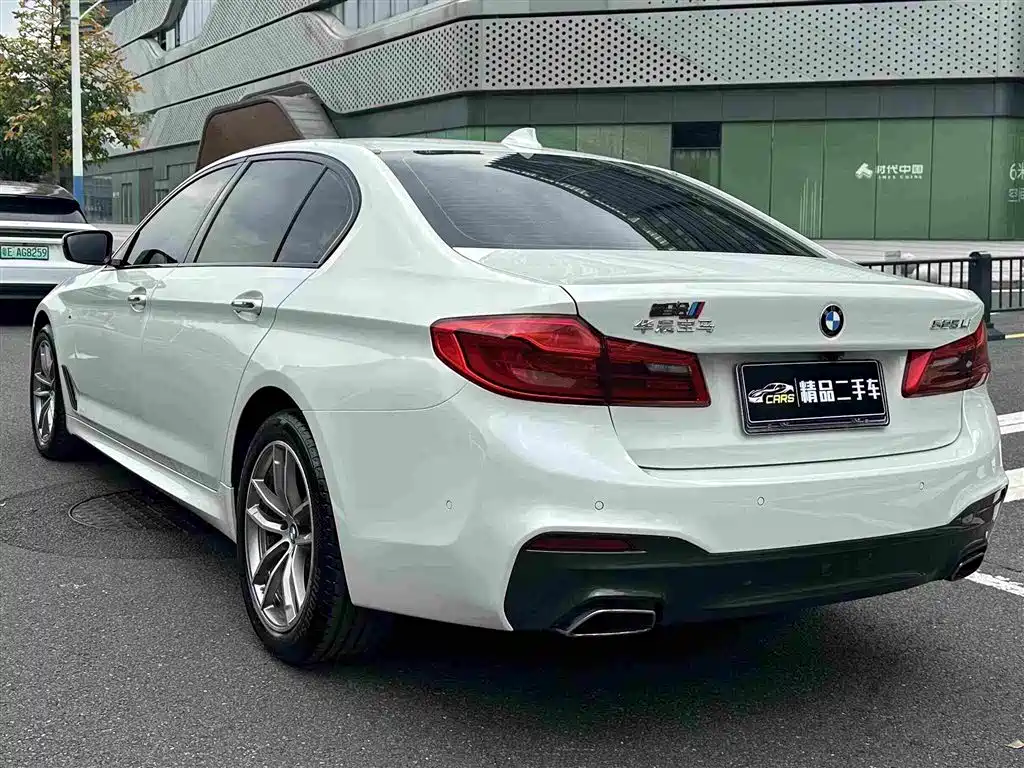 BMW 5 Series — фото 9