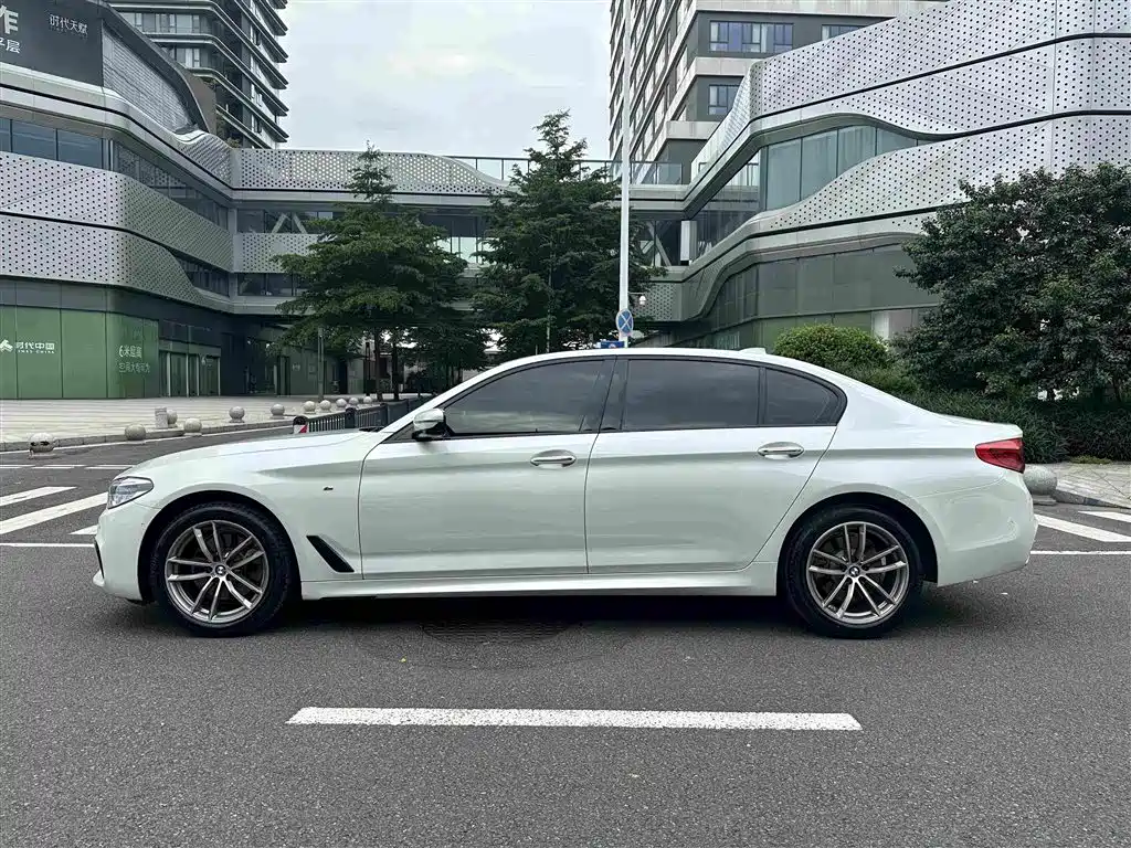 BMW 5 Series — фото 10