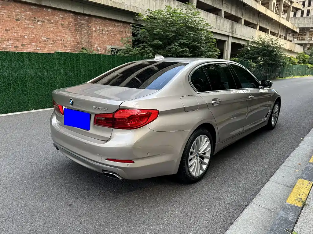 BMW 5 Series — фото 6