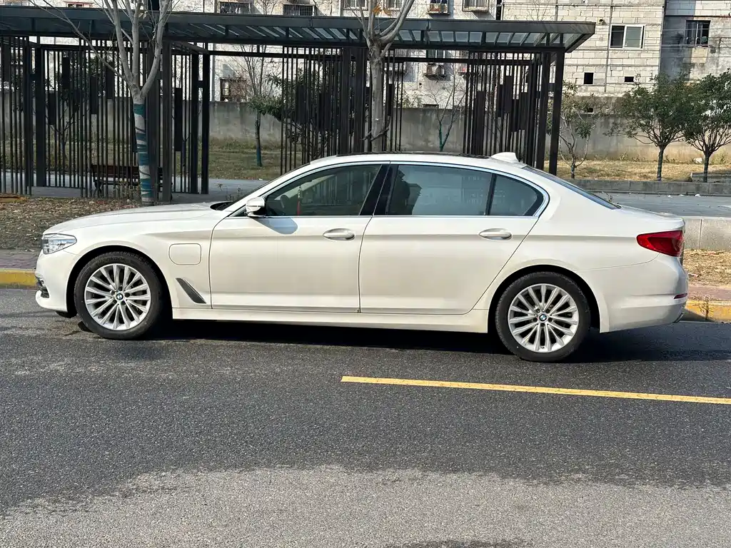BMW 5 Series New Energy — фото 15
