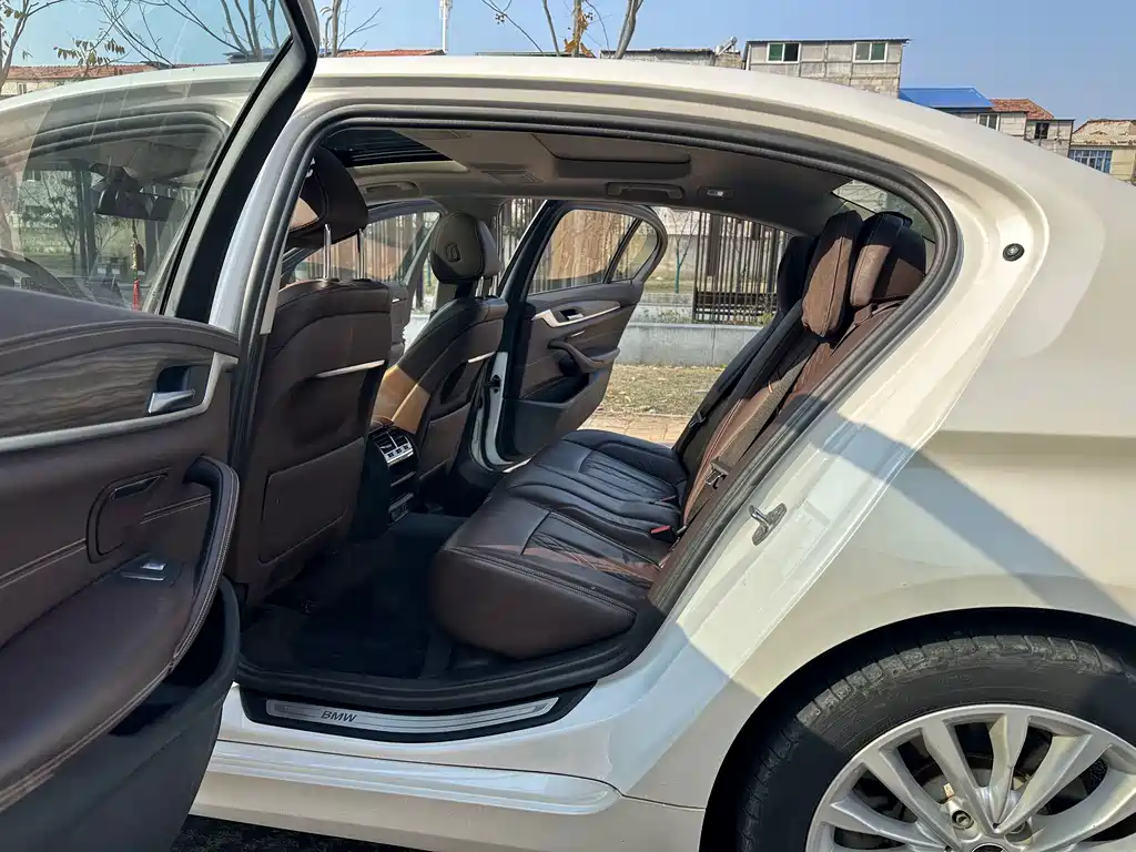 BMW 5 Series New Energy — фото 5