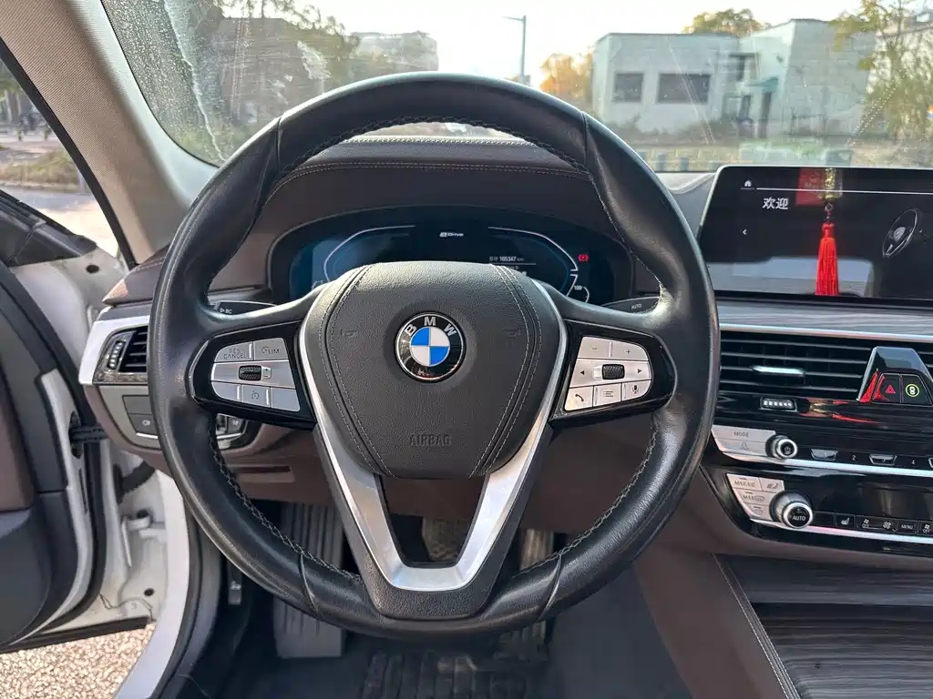 BMW 5 Series New Energy — фото 8