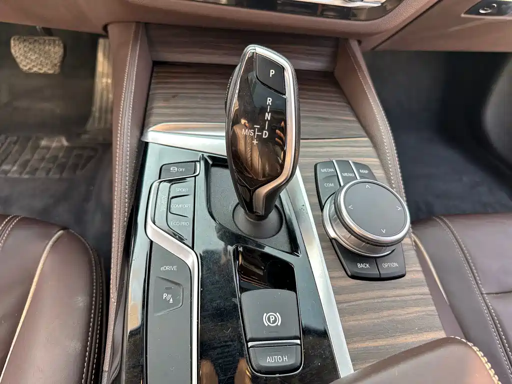 BMW 5 Series New Energy — фото 10