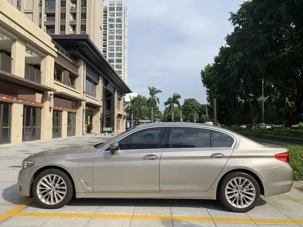 BMW 5 Series — фото 4