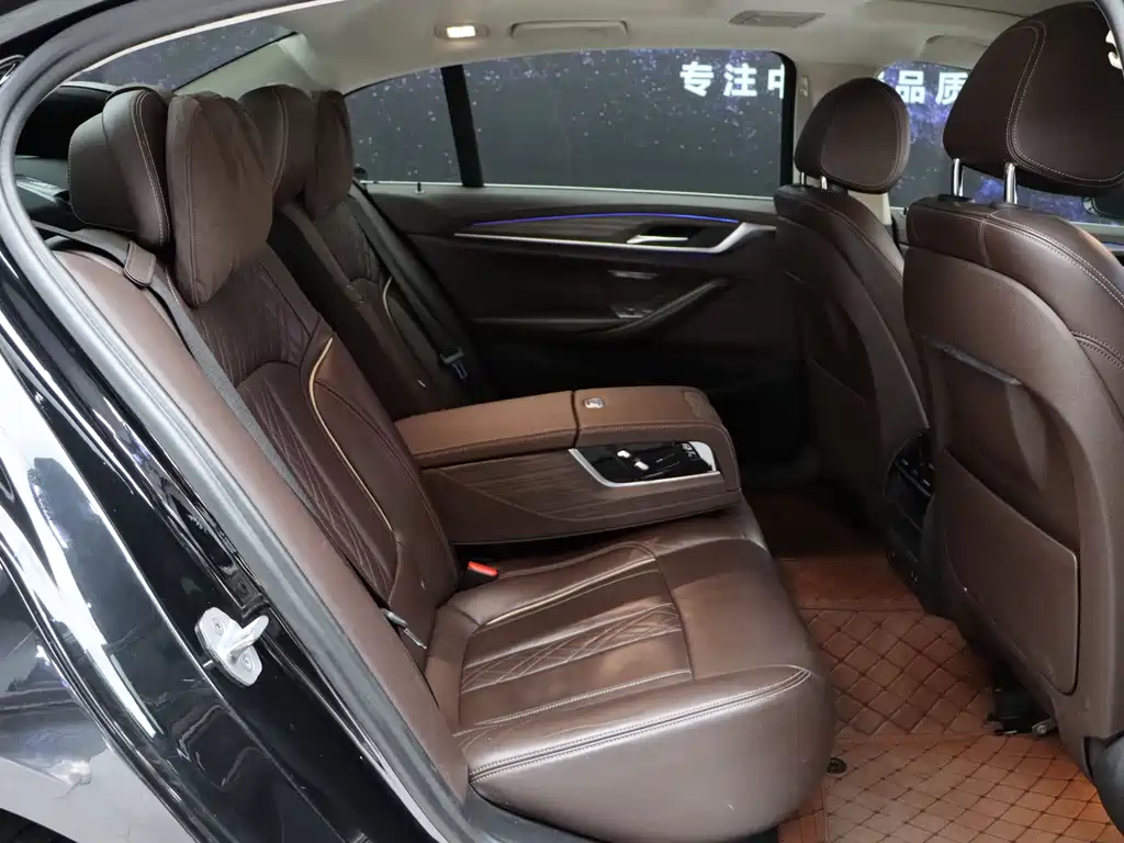 BMW 5 Series New Energy — фото 16