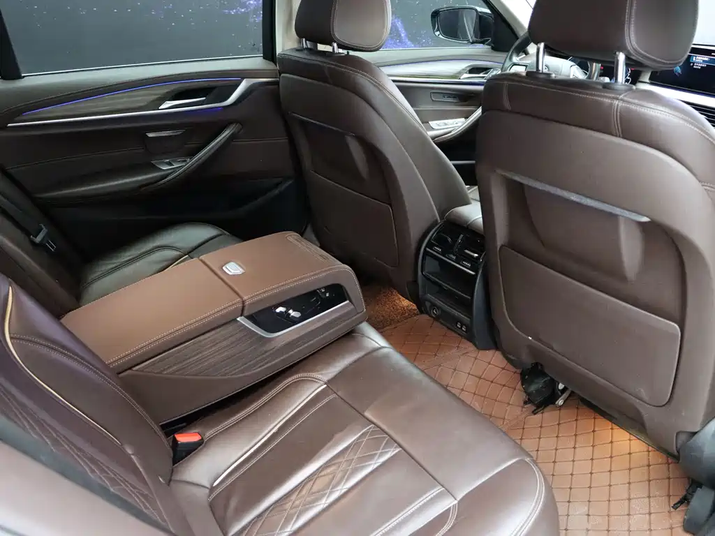 BMW 5 Series New Energy — фото 17