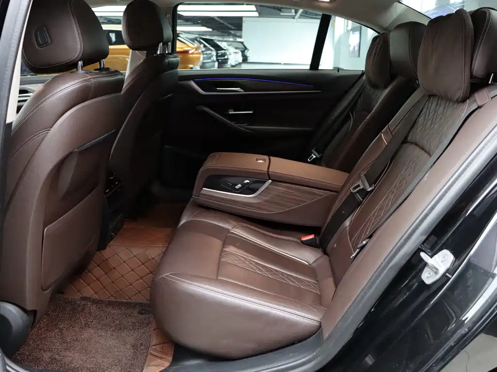 BMW 5 Series New Energy — фото 18