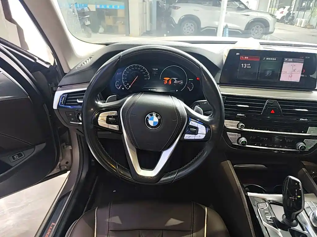 BMW 5 Series — фото 11