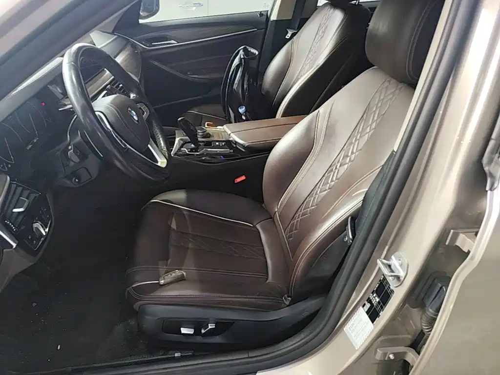 BMW 5 Series — фото 15