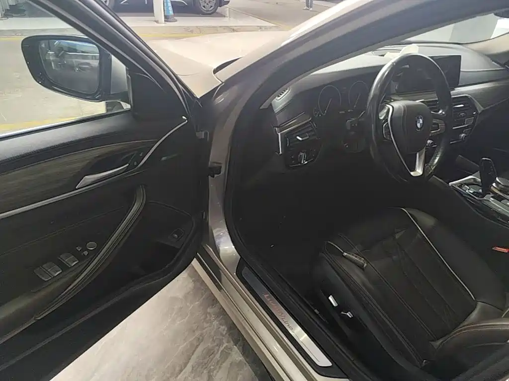 BMW 5 Series — фото 16