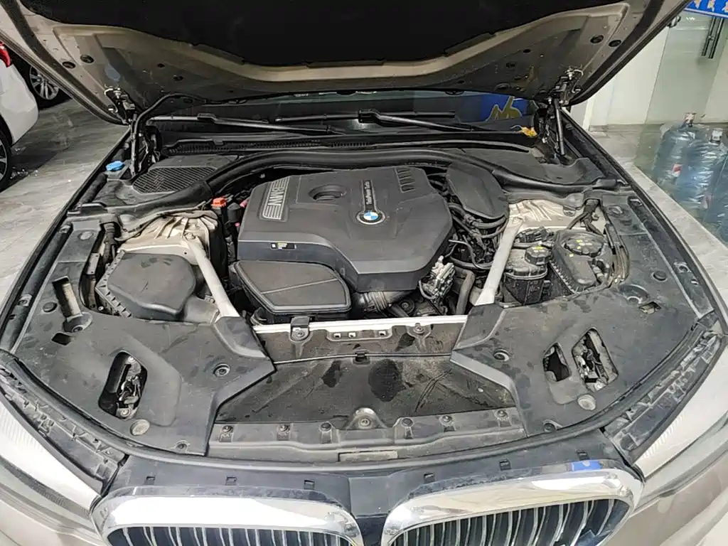BMW 5 Series — фото 20