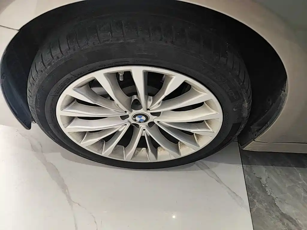 BMW 5 Series — фото 23