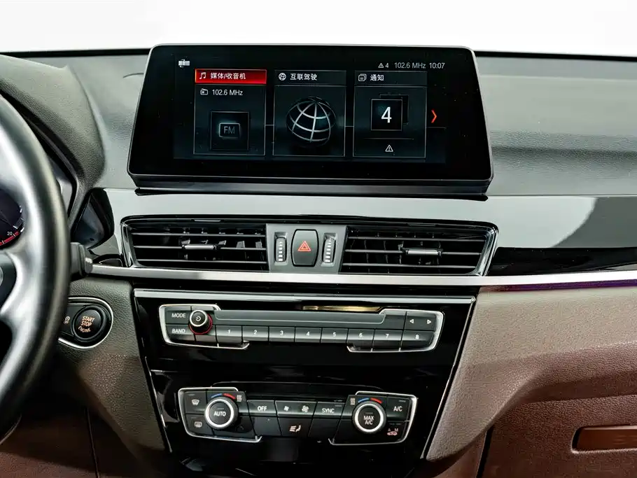 BMW X1 — фото 13