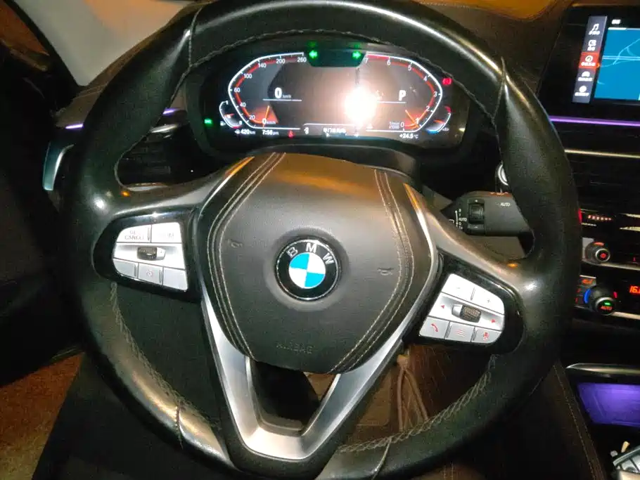 BMW 5 Series — фото 15