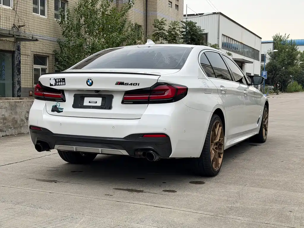 BMW 5 Series — фото 14