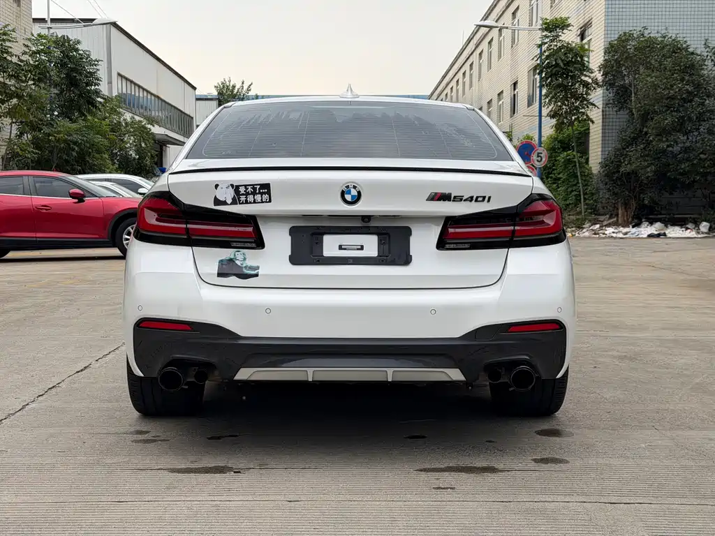 BMW 5 Series — фото 15