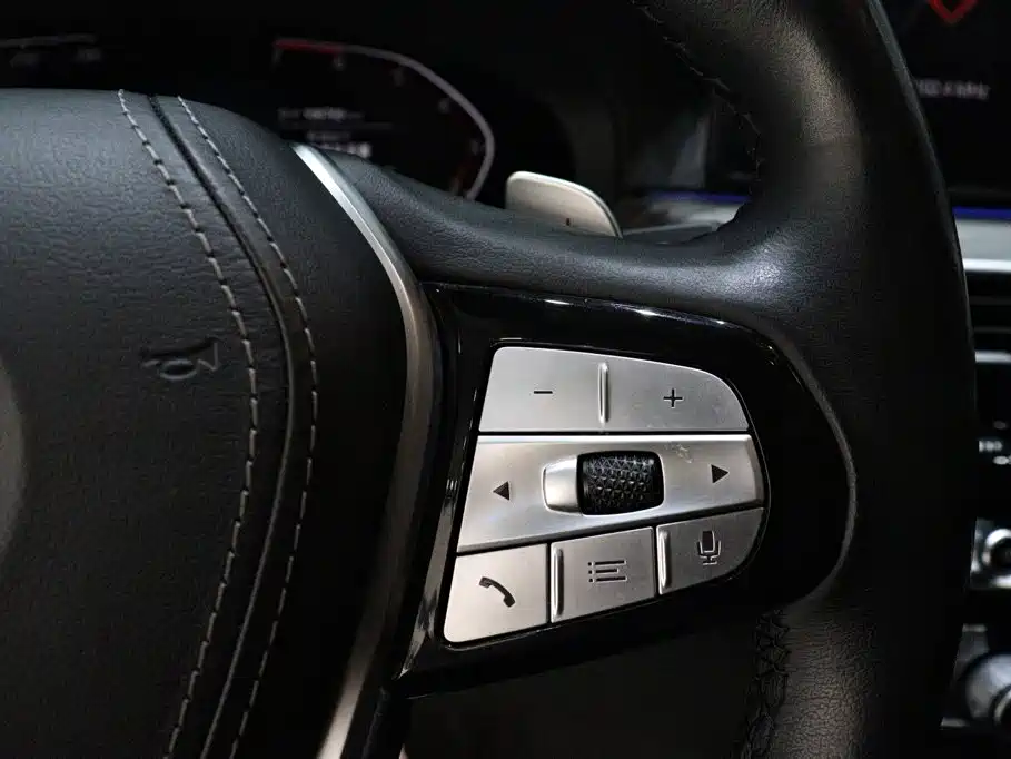 BMW 5 Series — фото 15